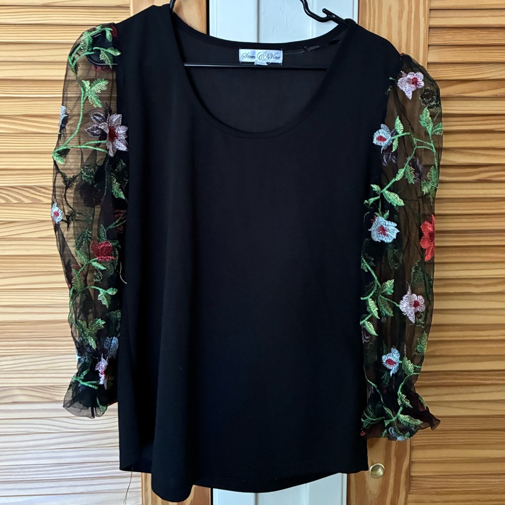 Floral Embroidered Black Top size 1x